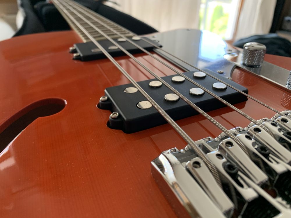 Gitara basowa. Reverend DubKing. Skala 30 cali.