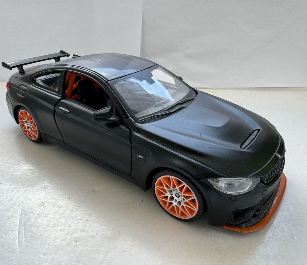 Model samochodu w skali 1:24 Bmw M4 GTS Maisto Bburago