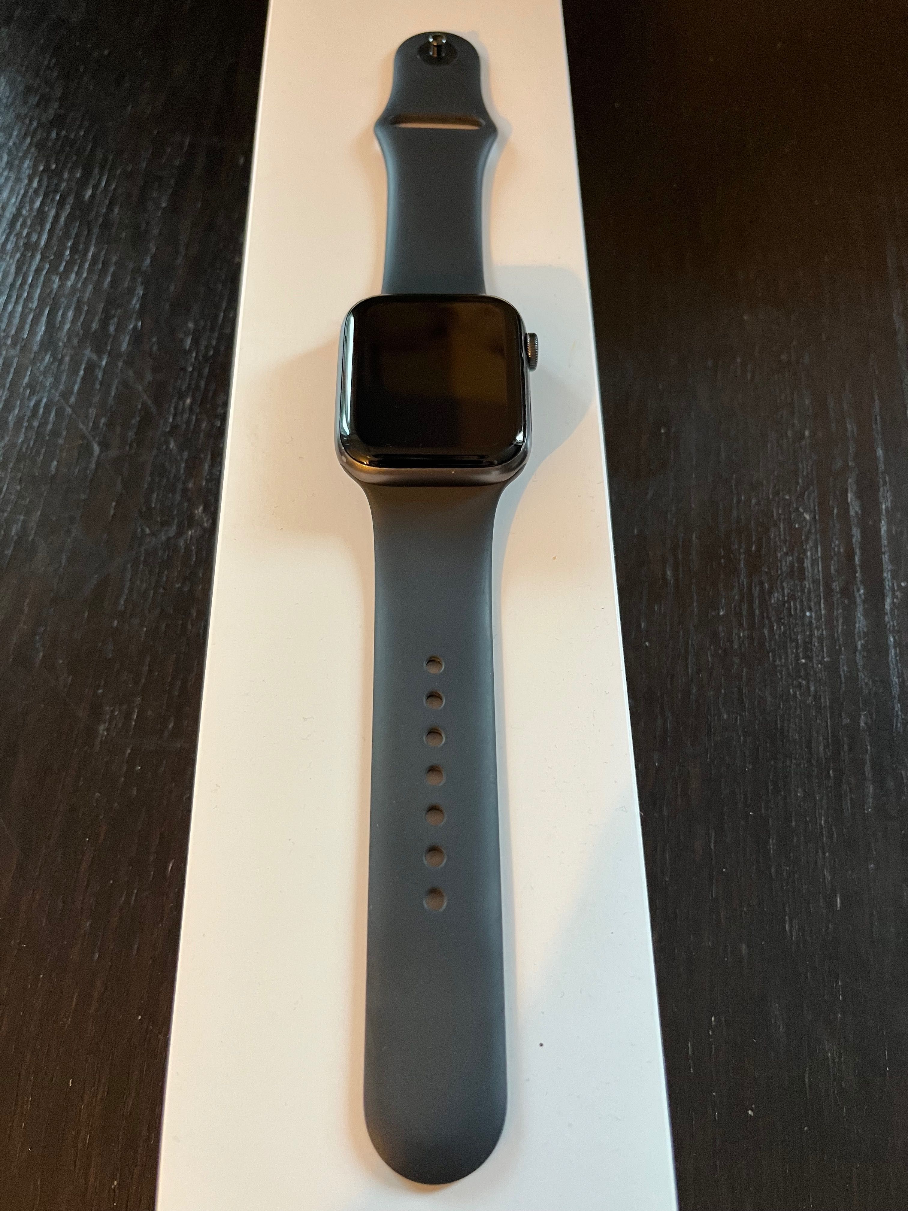 Apple Watch SE 1st gen 44 mm GPS + Cellular! Space Gray!