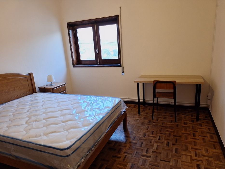 Arrenda-se quarto em Chaves em T4 bem localizado (2.º quarto previsto)