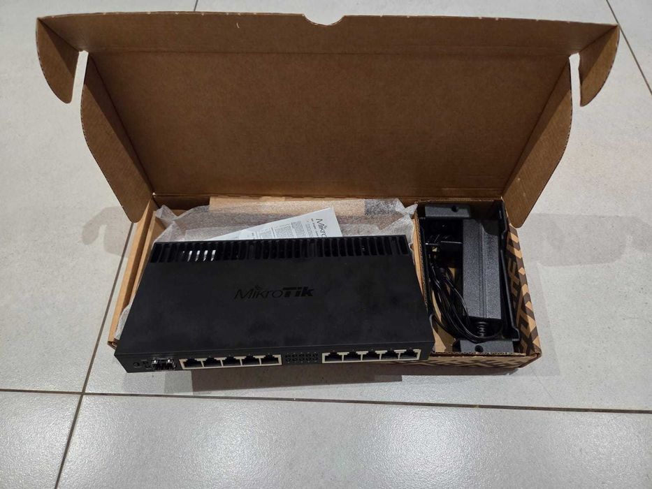 Nowy Router MikroTik RB4011iGS+RM