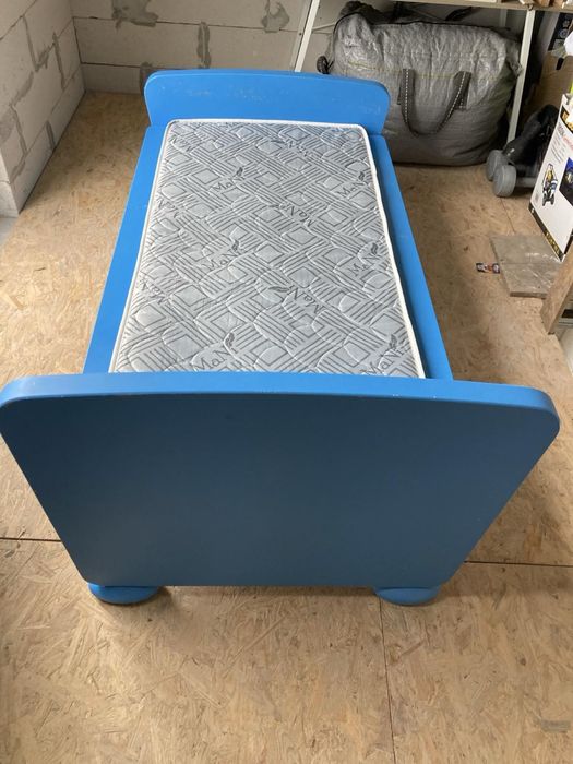 Ліжко дереаʼяне дитяче