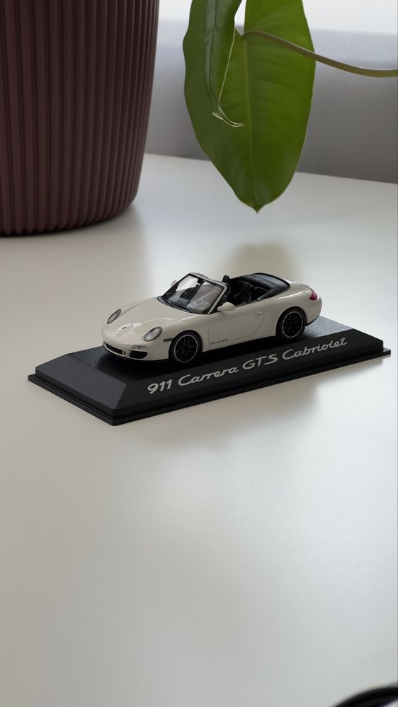 Porsche 911 Carrera GTS Cabriolet - Minichamps 1:43