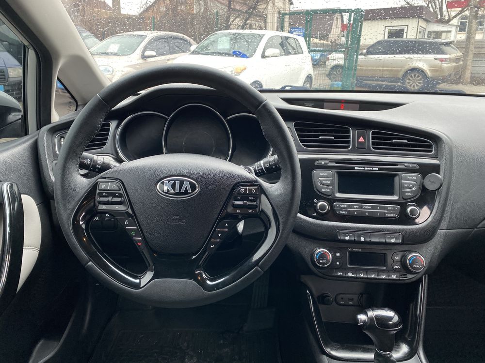 KIA Ceed 2013рік, 1.6 дизель, автомат. Хороша комплектація.