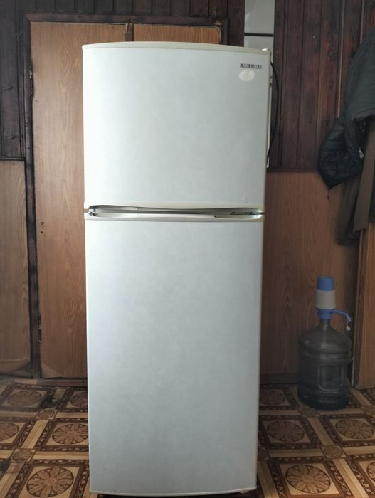 Холодильник Samsung