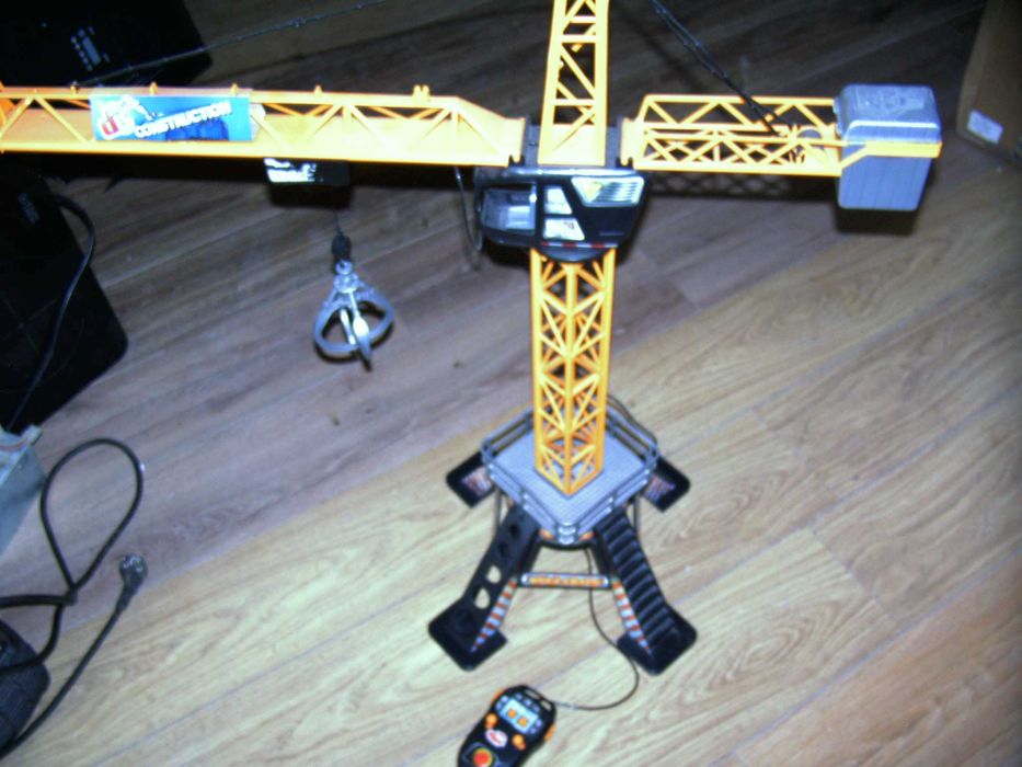 Dźwig żuraw sterowany pilotem