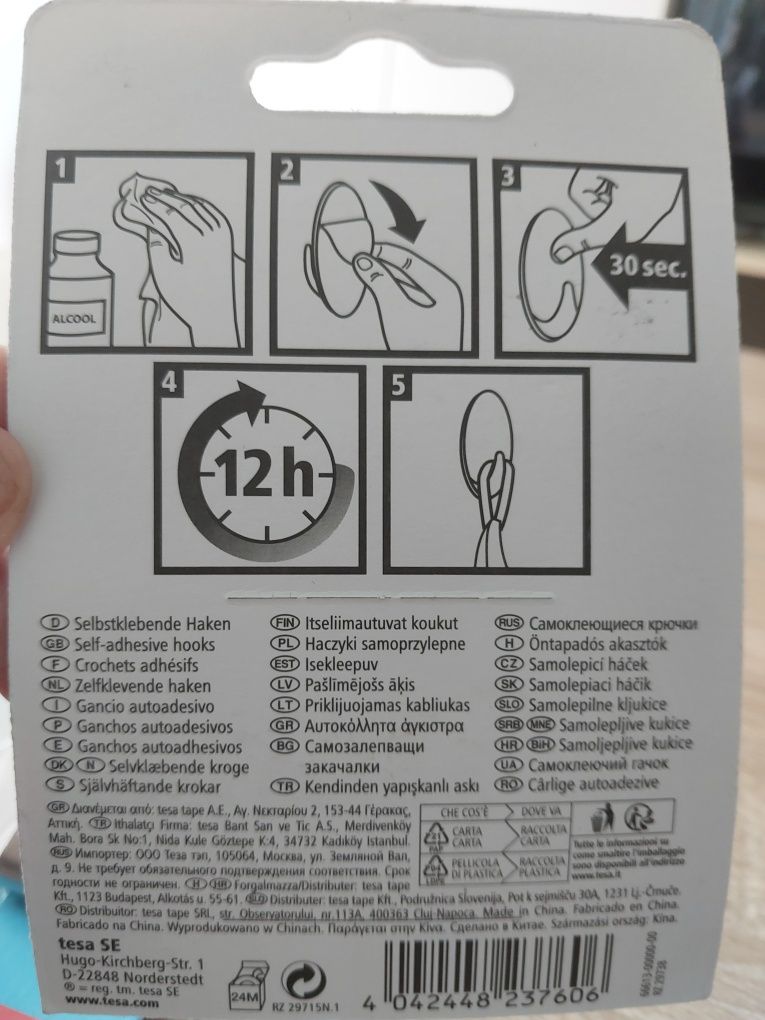 Metalowe haczyki samoprzylepne Tesa