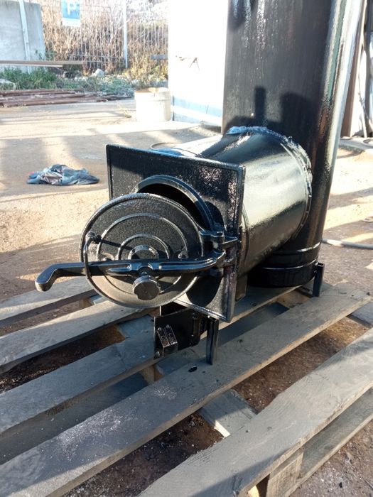 Буржуйка з газового балона.