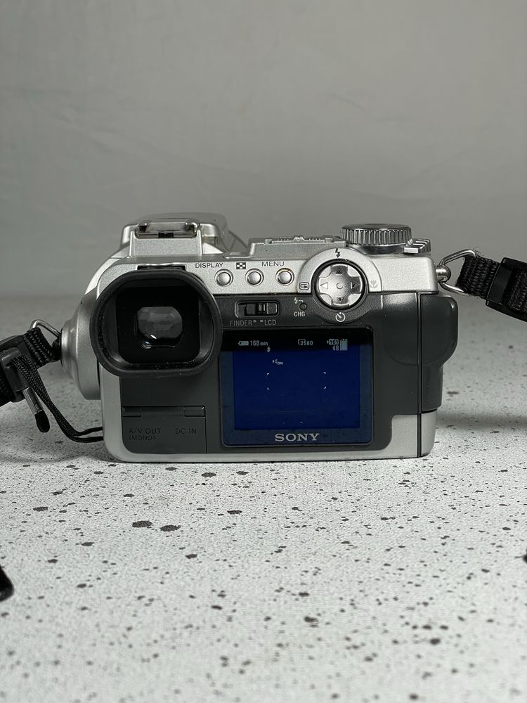 Вживаний - Sony F717 - вінтажна цифрова камера/гарний стан