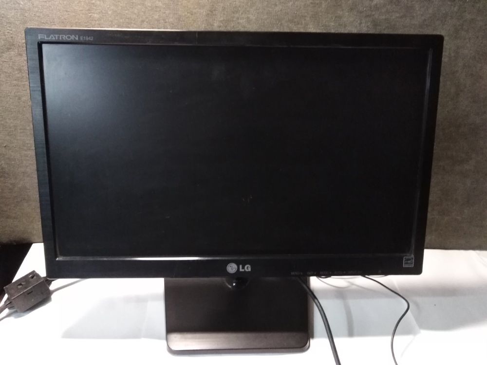 Монитор LG 19”