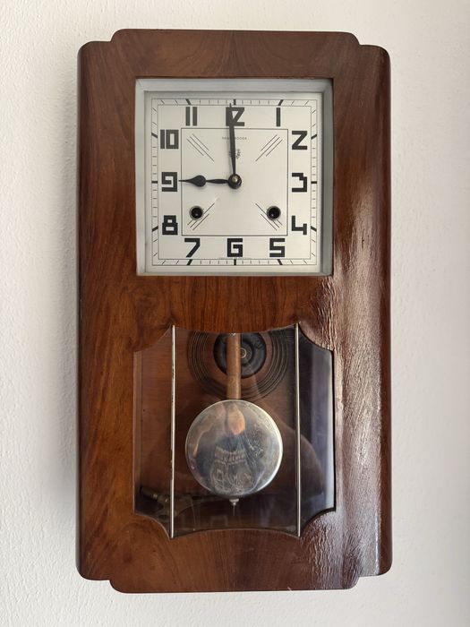 Relogios de parede a funcionar