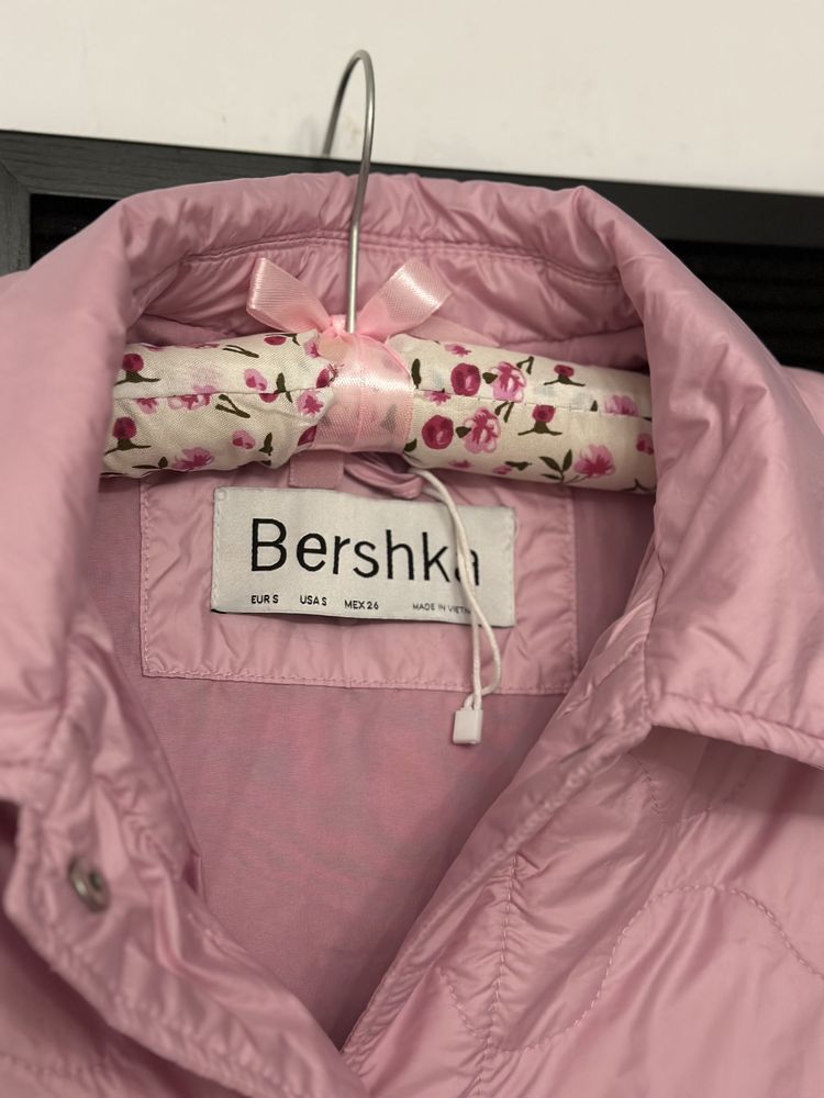 Куртка Bershka стьогана, рожева