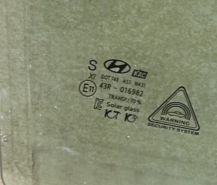 Скло передніх дверей праве оригінал Hyundai Santa Fe 2019-2023