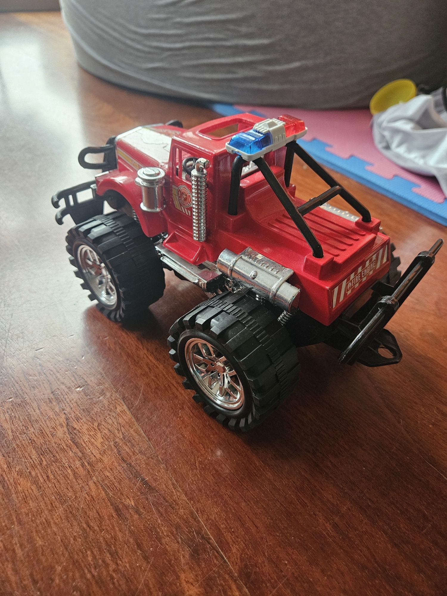 Carro Bombeiros médio