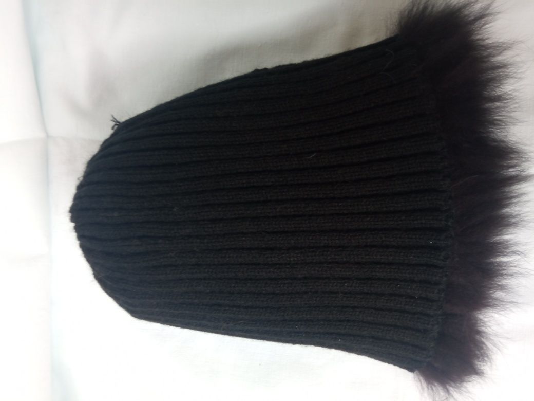 Продам женскую шапку из песца, новую.