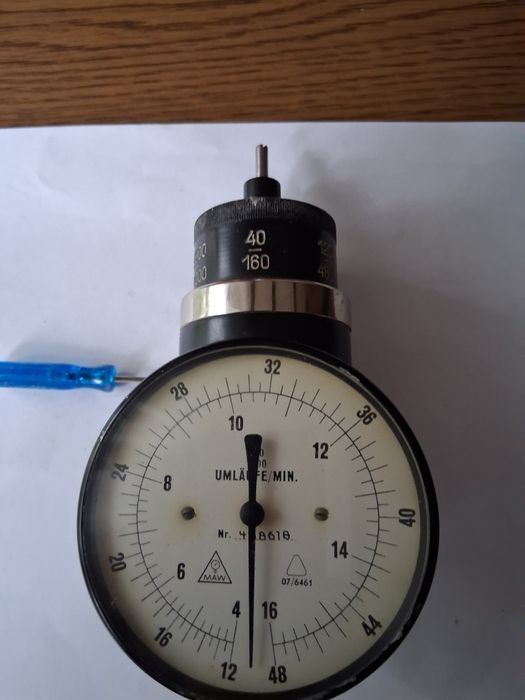 Stary tachometr niemiecki