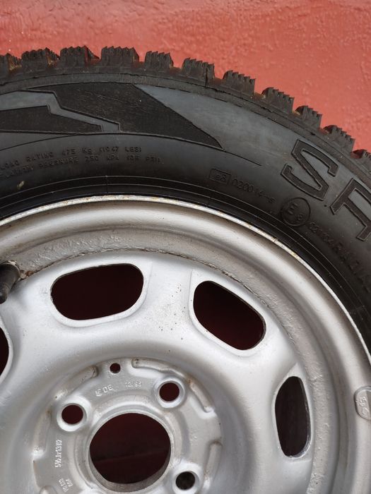Продам зимові шини з дисками 175/70r13 .