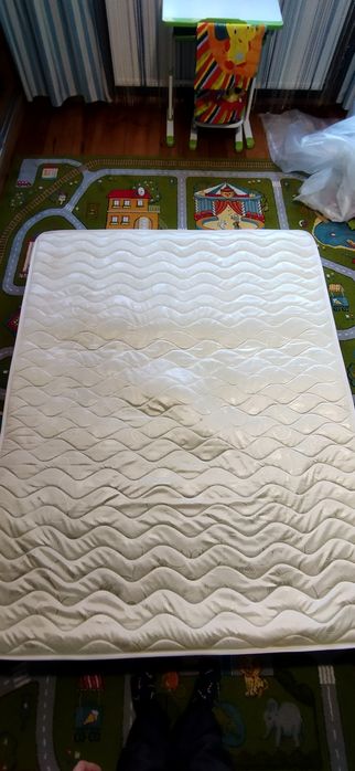 Матрац до ліжка.