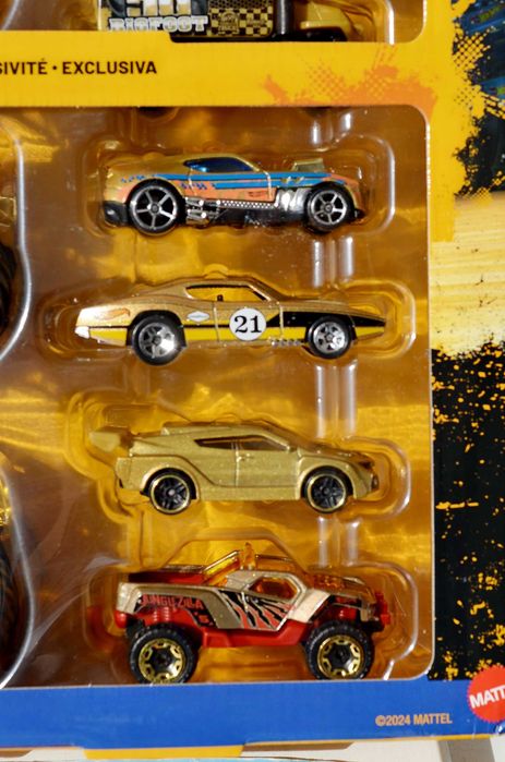 Набір 11 шт Hot Wheels Monster Trucks Чемпіони Champions BigFoot набор