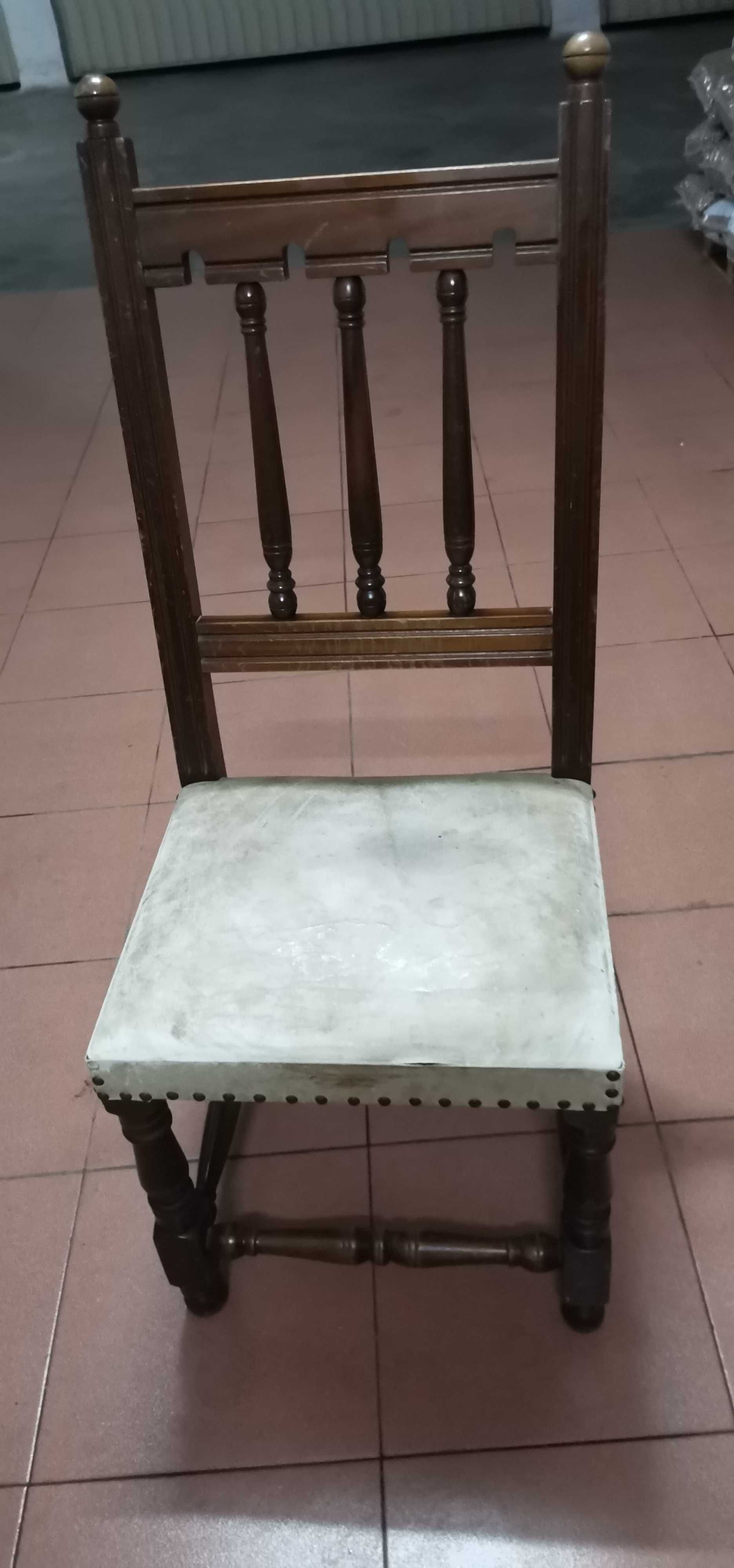 Cadeira para restauro vintage em bom estado