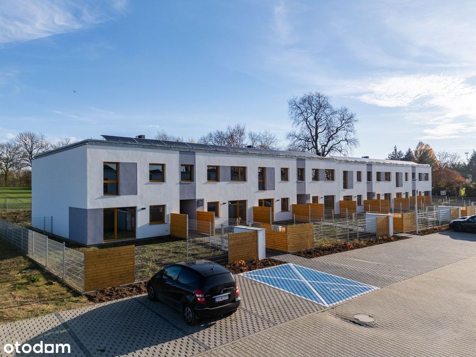 Za Małe Mieszkanie, Za Drogi Dom? Dwupoziomowy Szeregowiec z Ogrodem