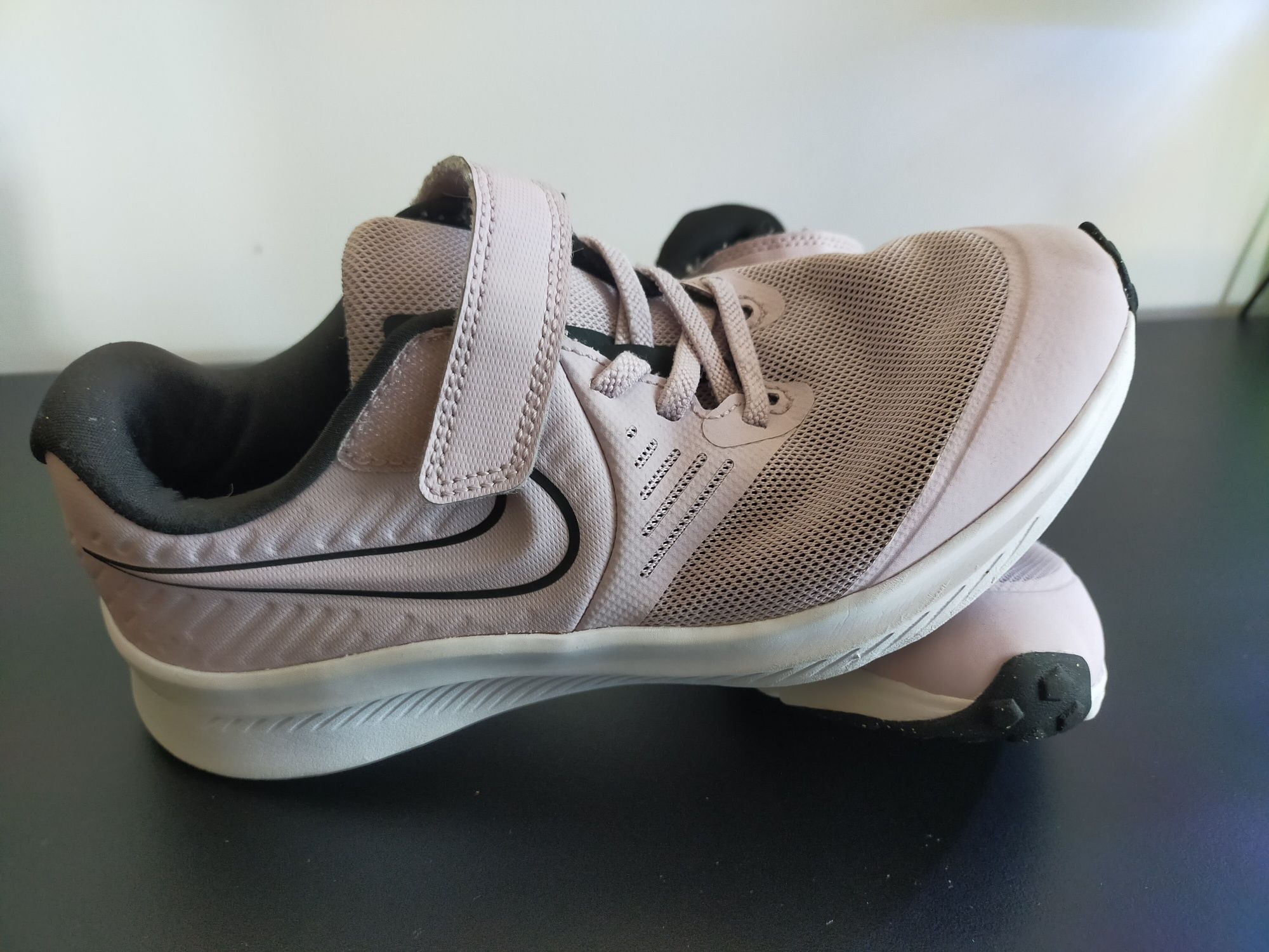 Buty Nike pudrowy róż rozm 34 sportowe stan bardzo dobry