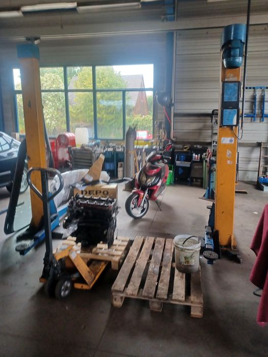 Podnosnik dwukolumnowy Romeico 2.5 tony