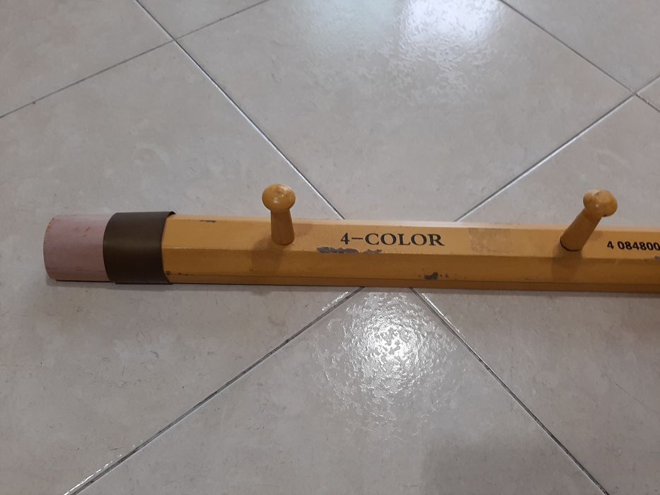 Cabide em forma de Lápis NOVO.