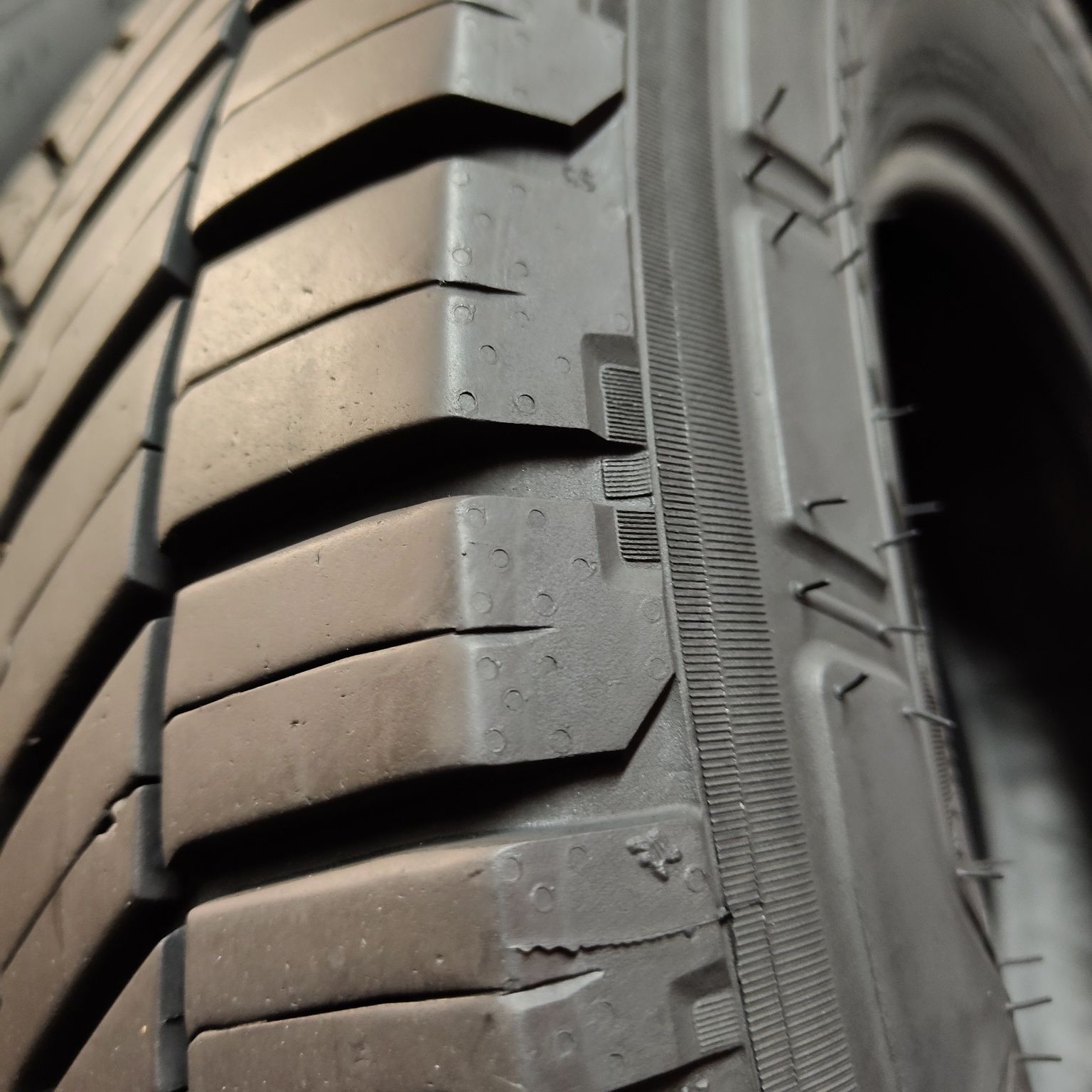225/75/16 C Sprzedam parę opon całorocznych Michelin