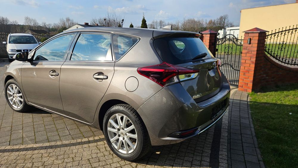 Toyota Auris 1.2 nawi kamera asystent tempomat książka serwisowa