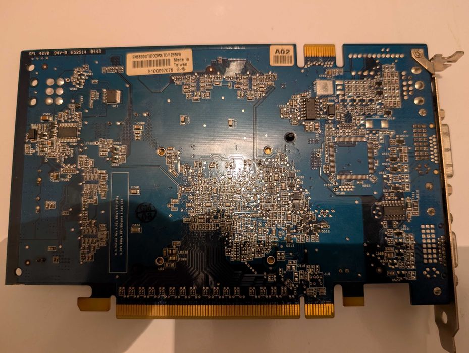 Placa Gráfica ASUS EN6600GT – PCI-E 128MB