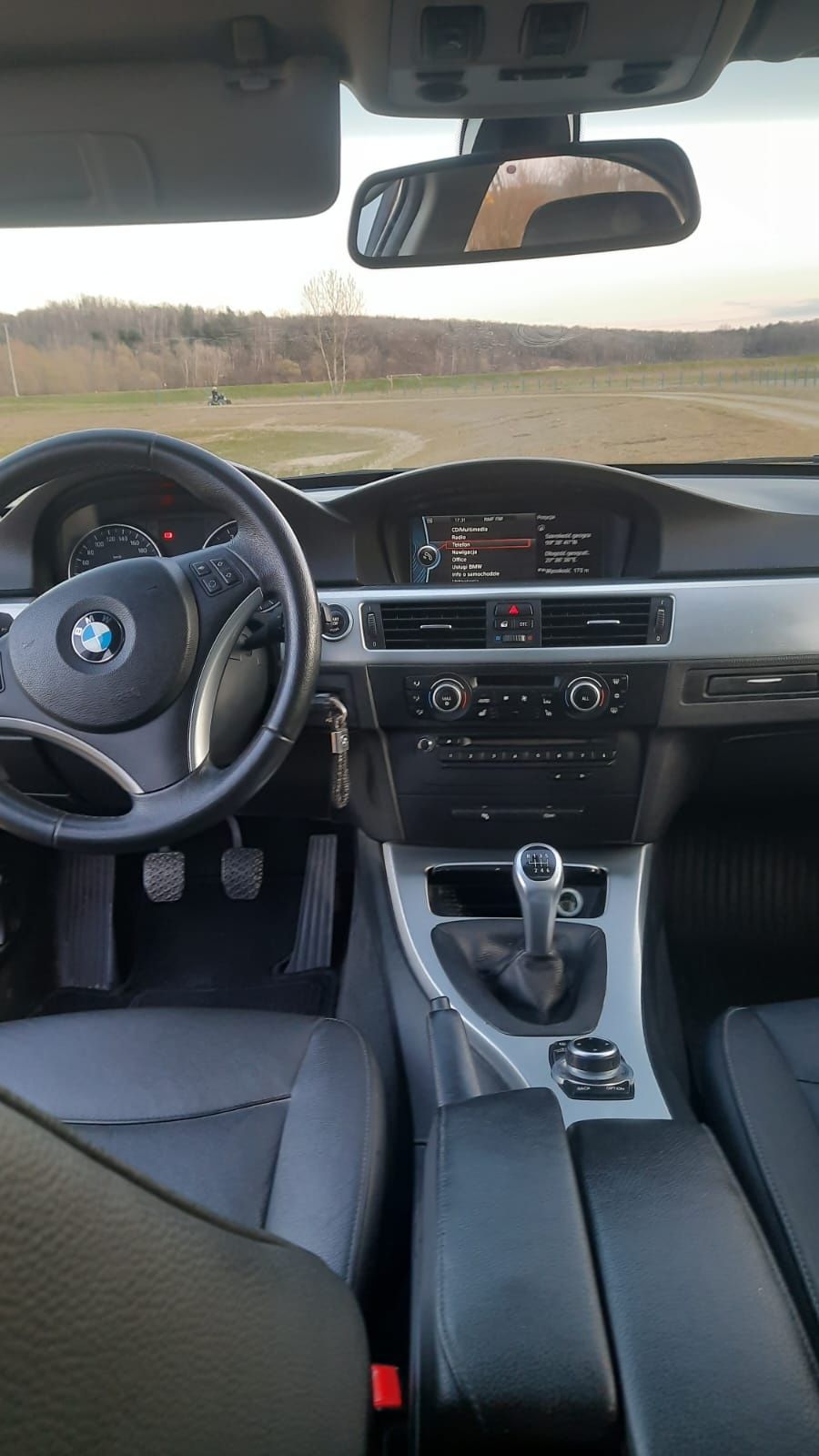 Bmw e90 320i  2010 rok