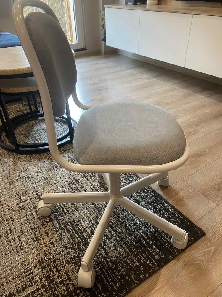 IKEA  dziecięce krzesło biurowe