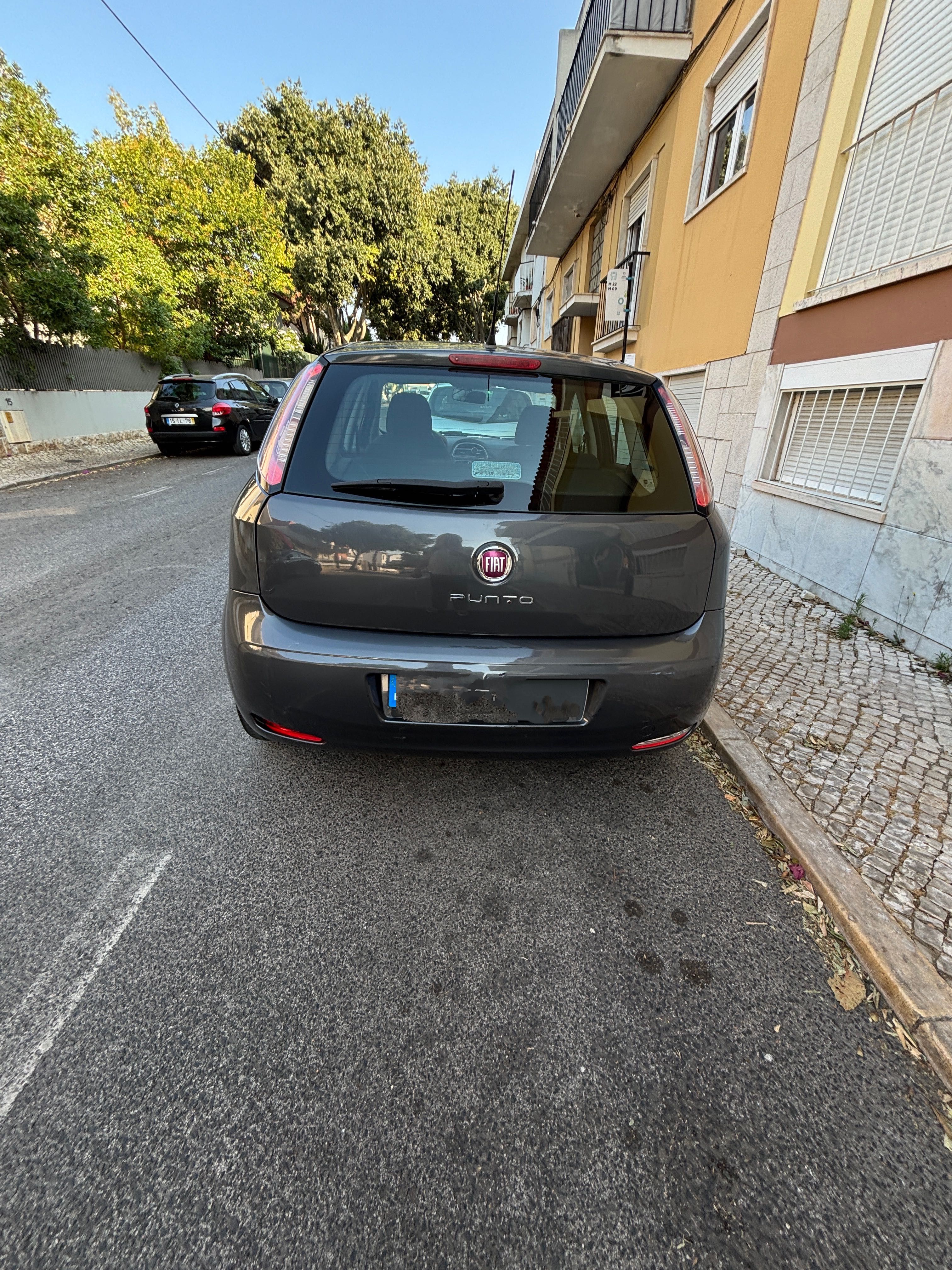 Fiat Punto 2014  em bom estado de conservação