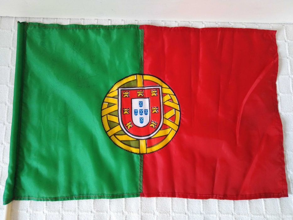 Bandeira Portuguesa Autografada Mundialito Praia 1999