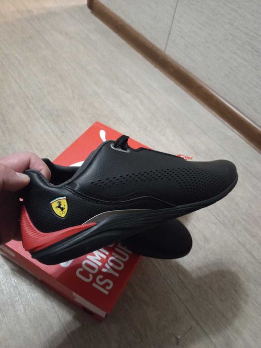 Кросівки пума модель ферарі