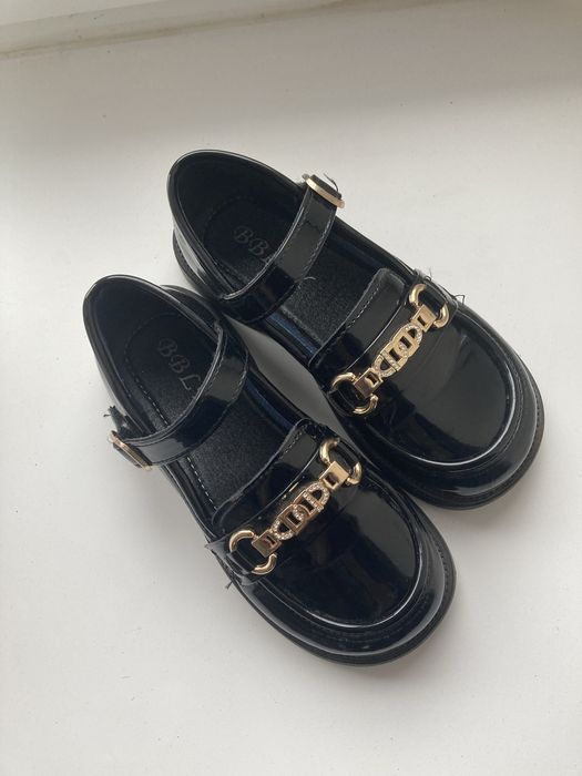 Туфлі лакові на дівчинку