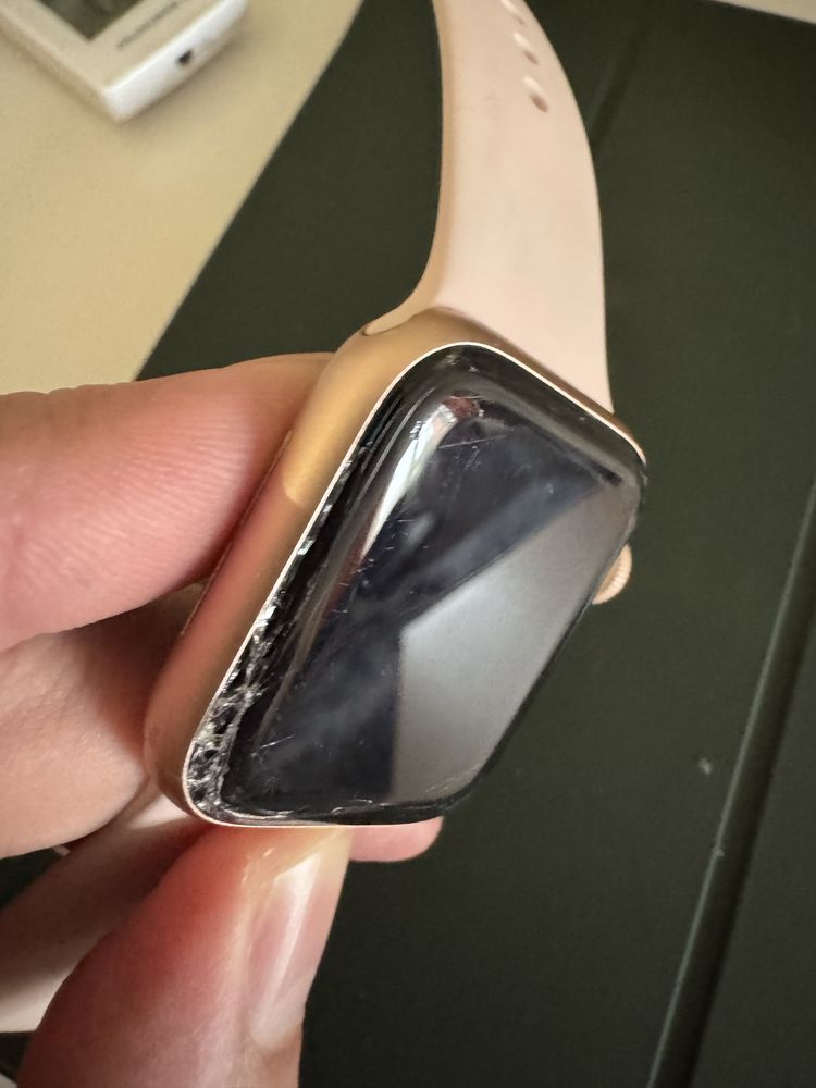 Apple watch series 4 rose gold