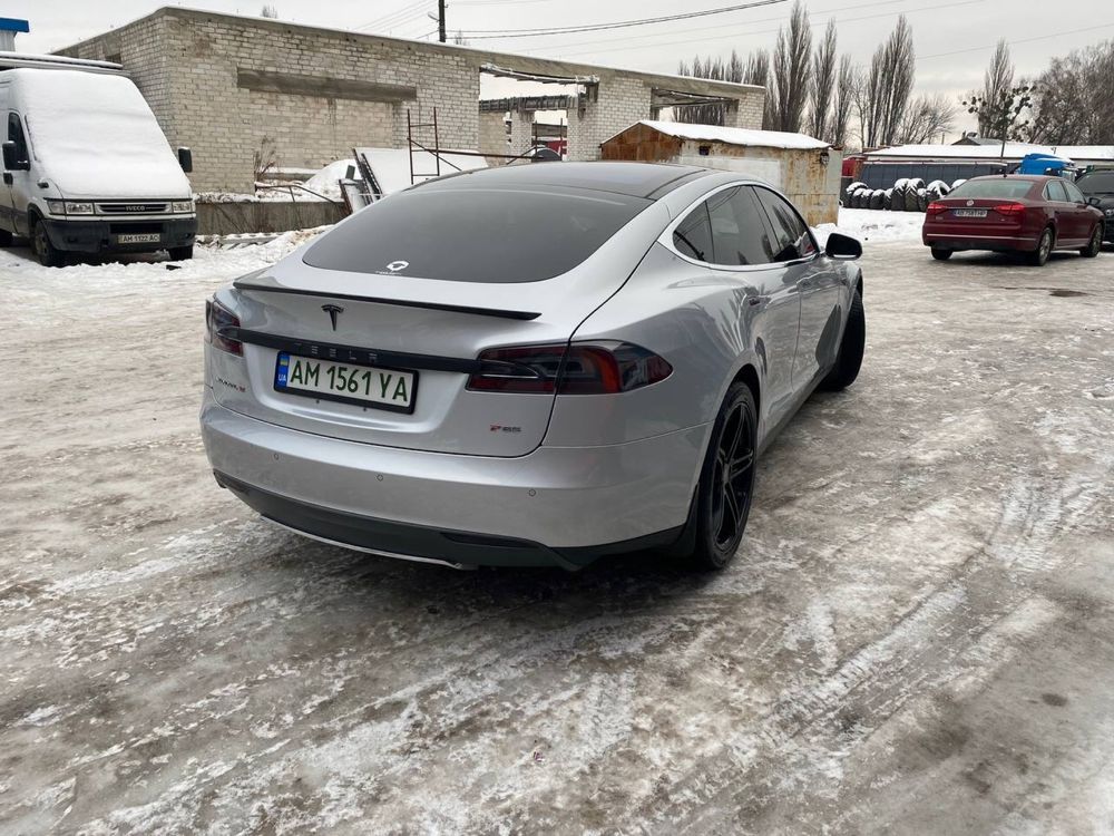 Tesla Model S perfomance