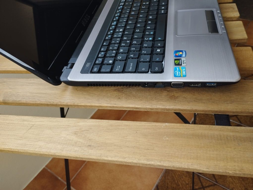 Portatil ASUS K53SD - i5 - 320gb - 6gb ram - placa gráfica 2gb