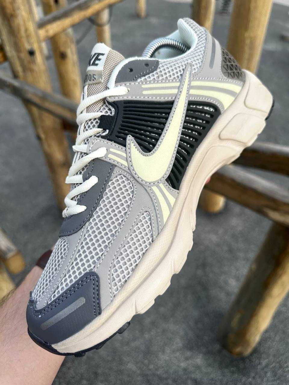 Кросівки Nike ZOOM Vomero 5