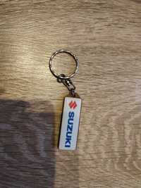 Brelok do kluczy z logo Suzuki