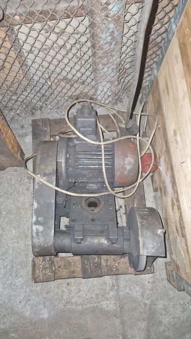 Токарний станок 16к20 (Шліфувальна установка для 16К20 або аналогів)
