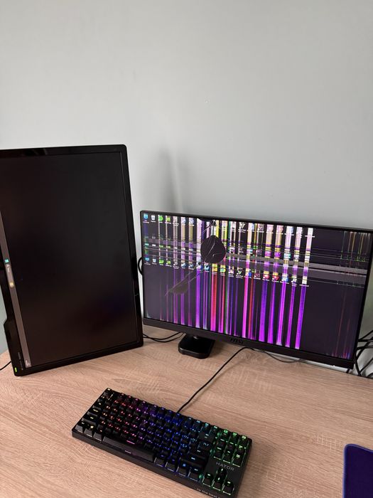 Монітор MSI G2412 розбит