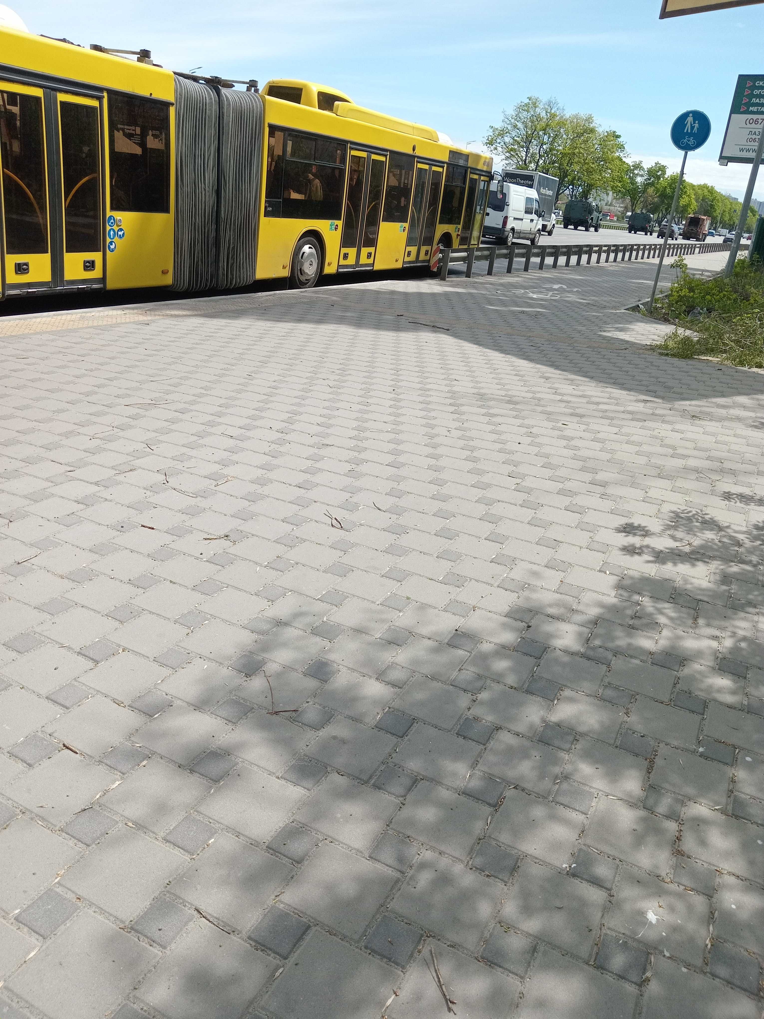 Продам 1/2 будинку у Києві. Є сотки!