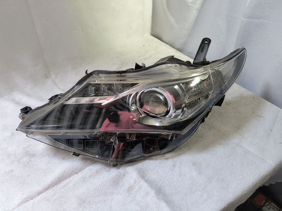 Lampa lewa Toyota Auris II 2 przed lift Europa uszkodzona