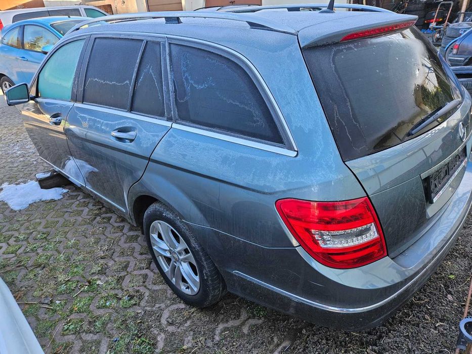 Mercedes Benz W204 lift kombi kolor 779