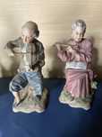 Estatuetas casal de idosos músicos em cerâmica biscuit policromada