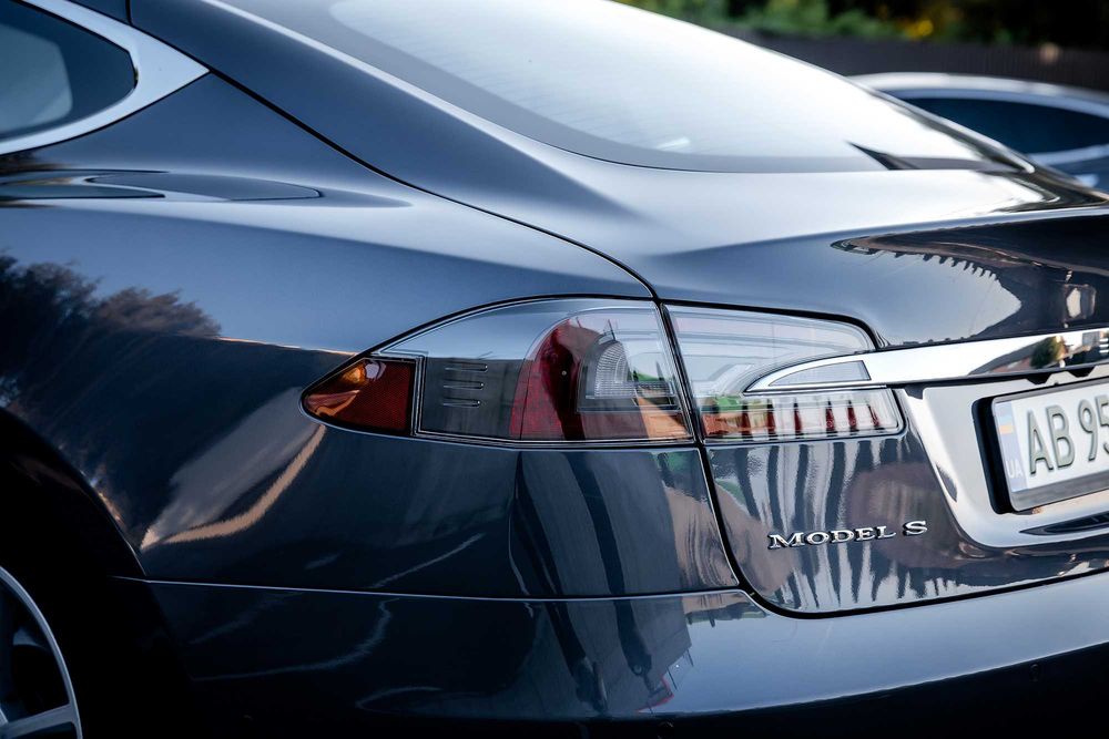 Продам Tesla Model S