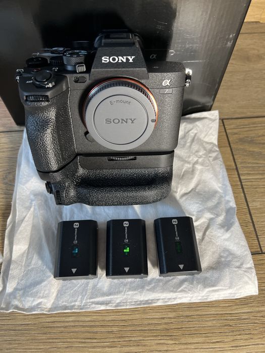 Aparat NOWY  sony a7 iv z gwarancja + battery grip oraz 3 baterie sony